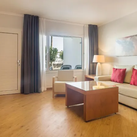 アパートホテル Ilunion Costa Sal Lanzarote 4*